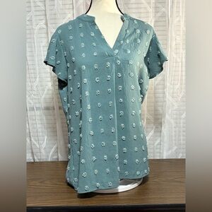 Amazon Women’s V neck Swiss dot flowery shirt Ruffle sleeves 26”L 20” p2p